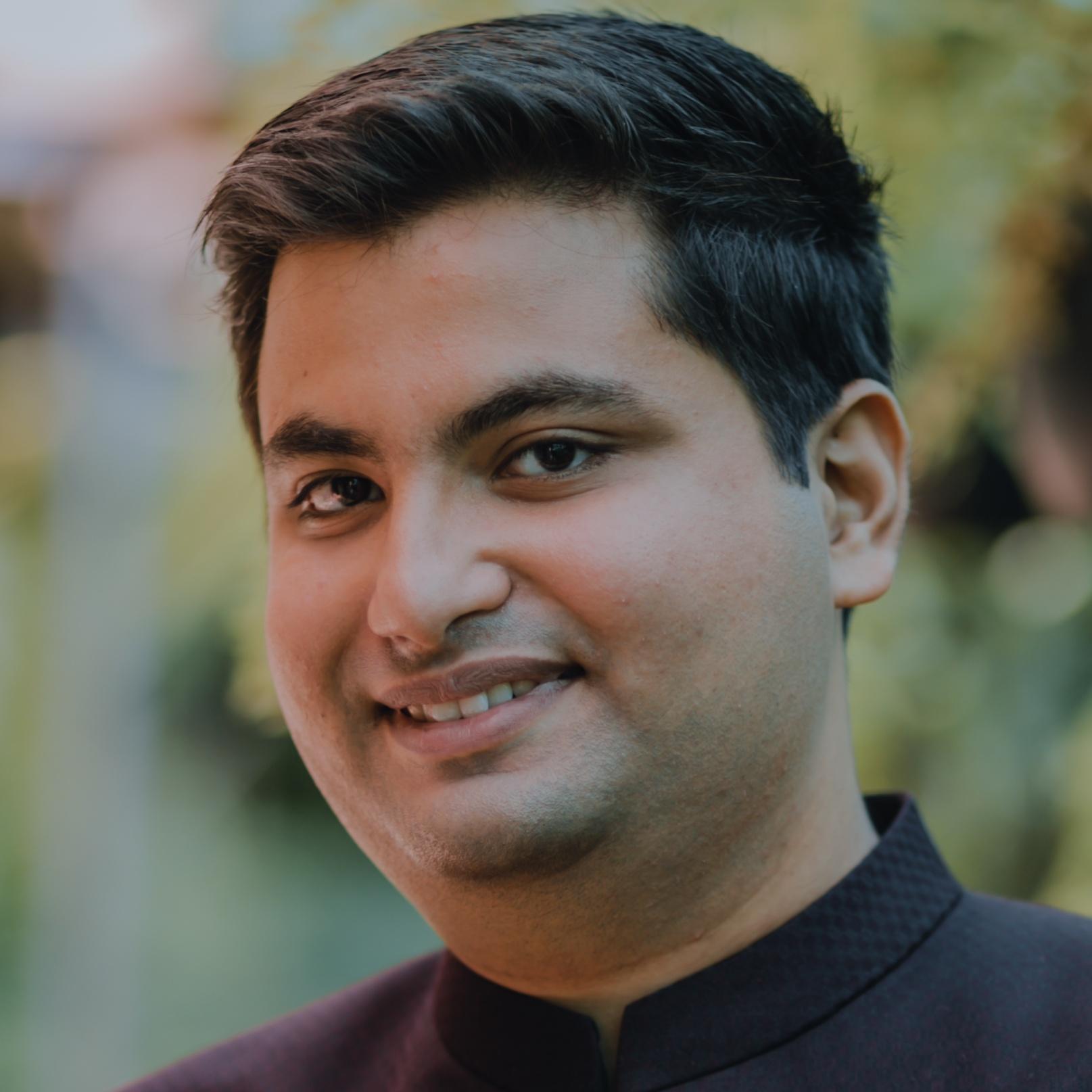 Dr Varun Manek